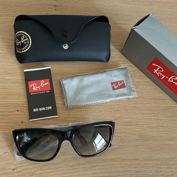 New in Box Ray-Ban Black Cat's Eye Sunglasses - Picture 4 of 9